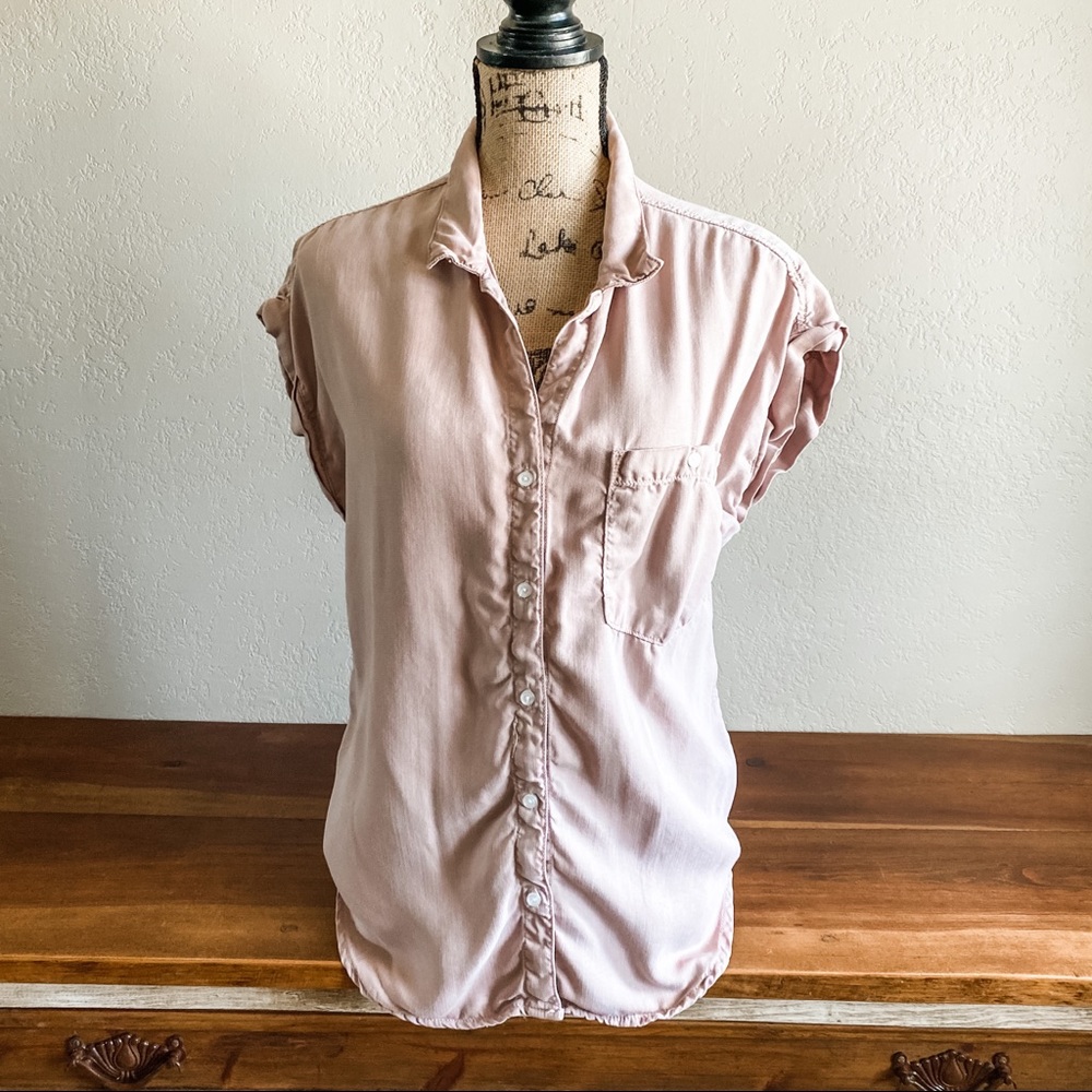💕SO SOFT💕 Light Pink Button Down